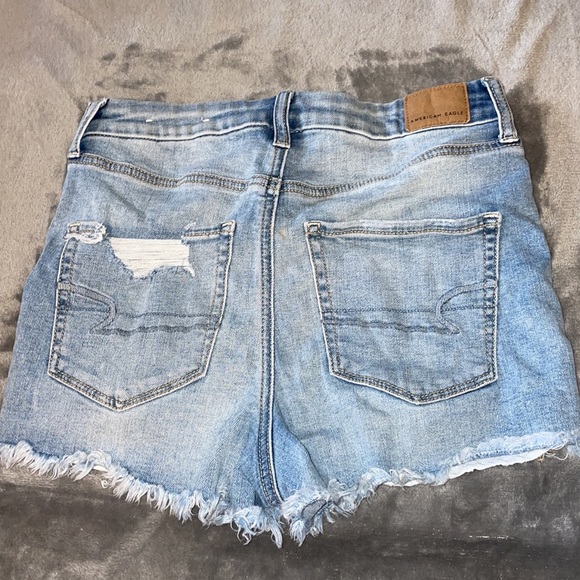 American Eagle Curvy Hi-Rise Shorts - Picture 2 of 2